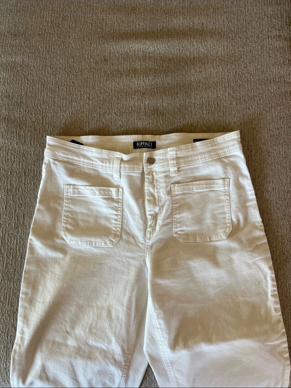 White Capri jeans